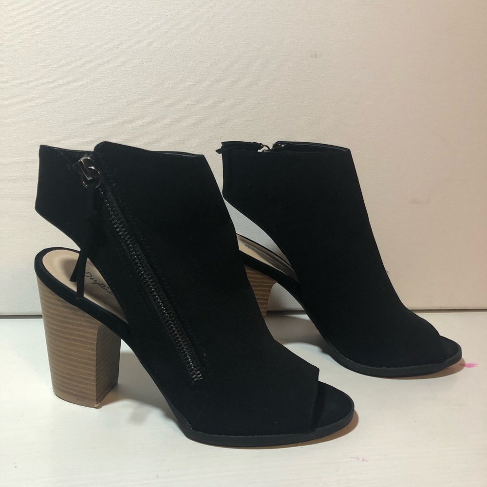 Brand new black heels